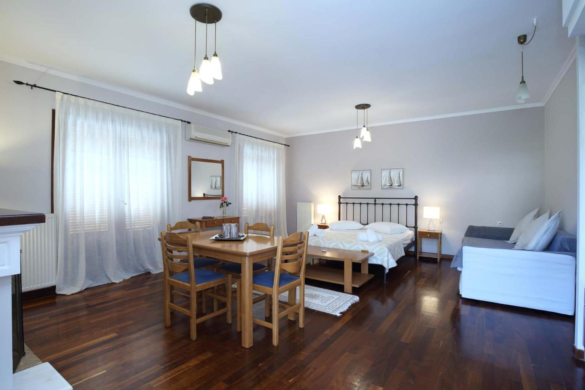 Apartment Corina Apolpaina